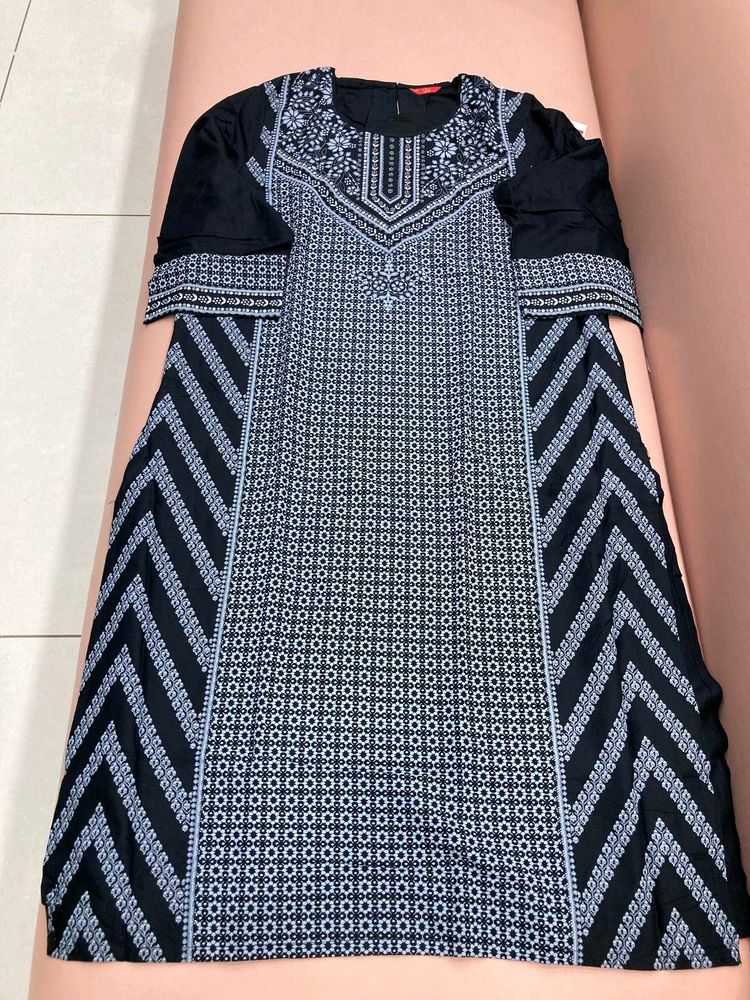 Elegant Black &amp; White Patterned Tunic