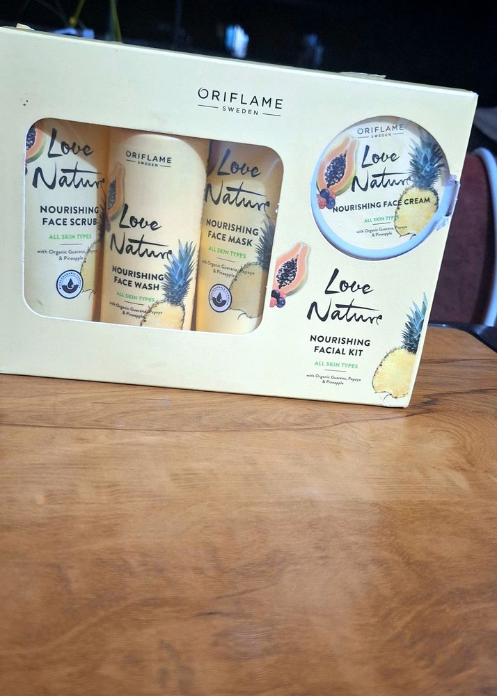 Oriflame Sweden Love Nature Narration Facial Kit