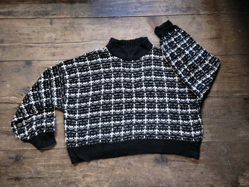 🌸Black &amp; White Classic Sweater