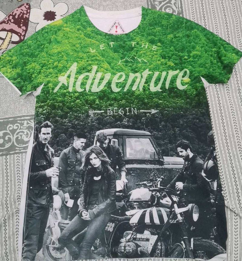 Stylish Graphic Tee/ Comfortable Fit