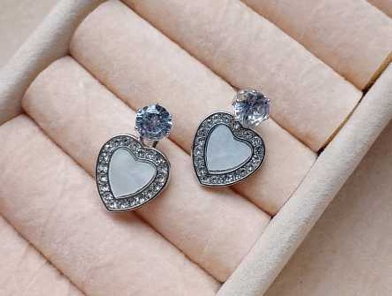 Heart Shaped Crystal Earrings/ mona Liza silver