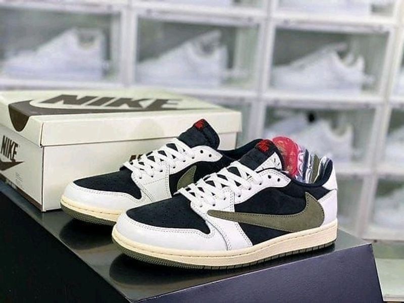 Jordan Retro 1 Travis Scott Noir