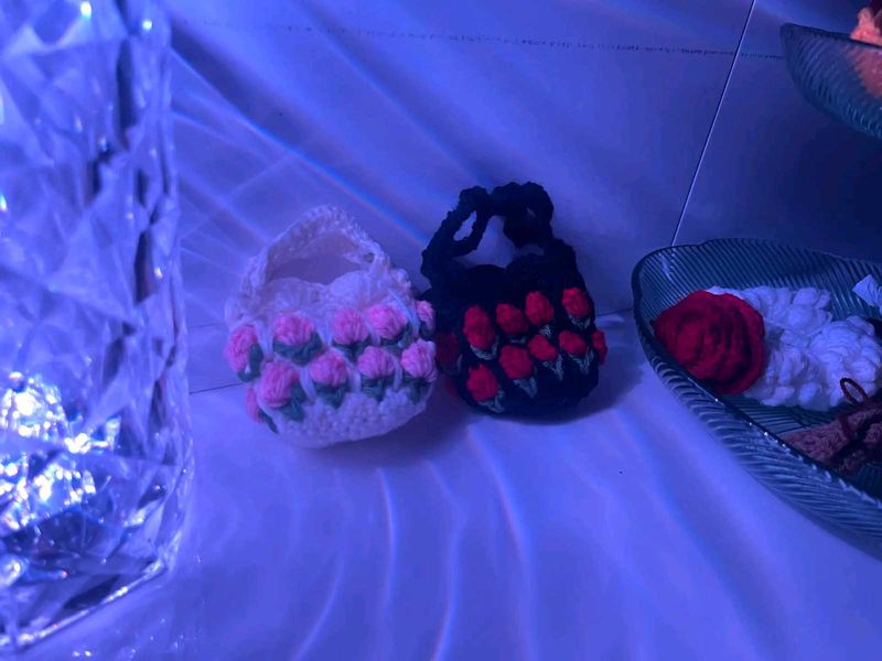 Crochet Tulip Airpods Case