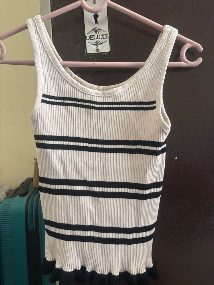 Sleeveless Crop Top!!