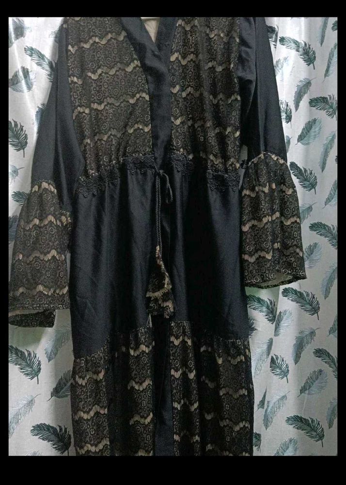 Black Niqab, Abaya