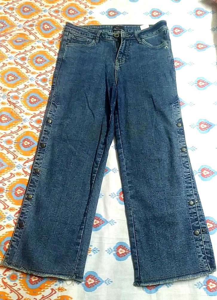 Button Detail Jeans