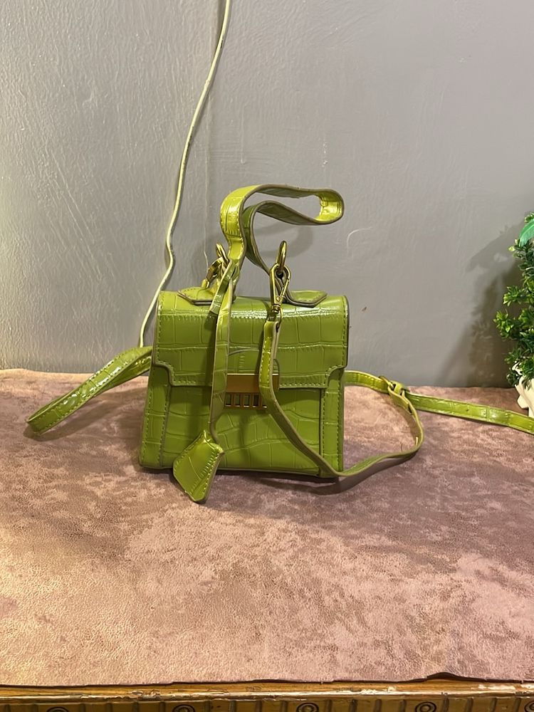 sale alert 🔔 🔥🔥🔥🔥🔥Small Sling Handbag