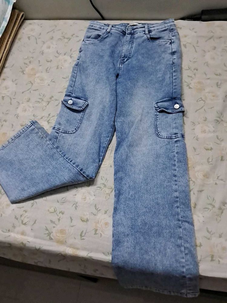 Wide Leg Cargo Jeans
