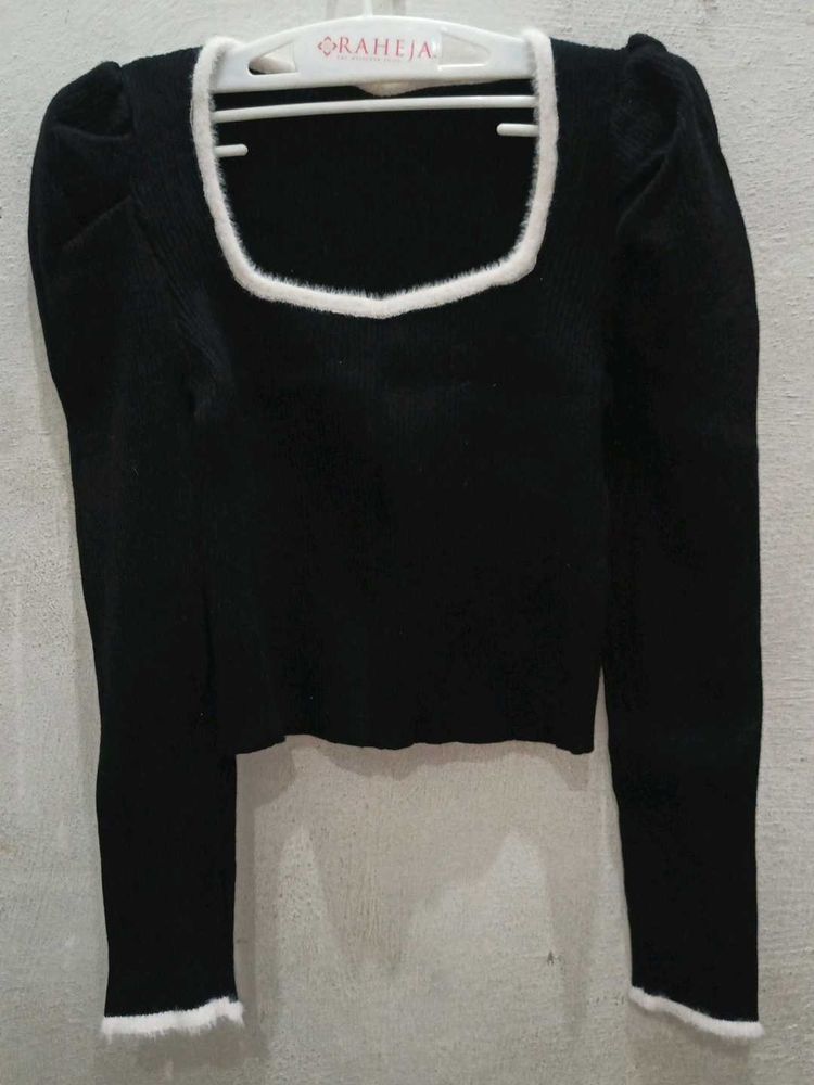 Chic Black &amp; White Top