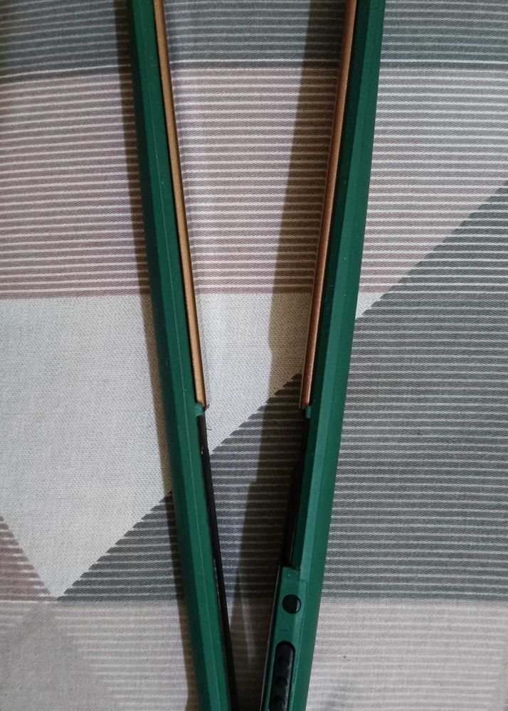 Vega Hair Straightener