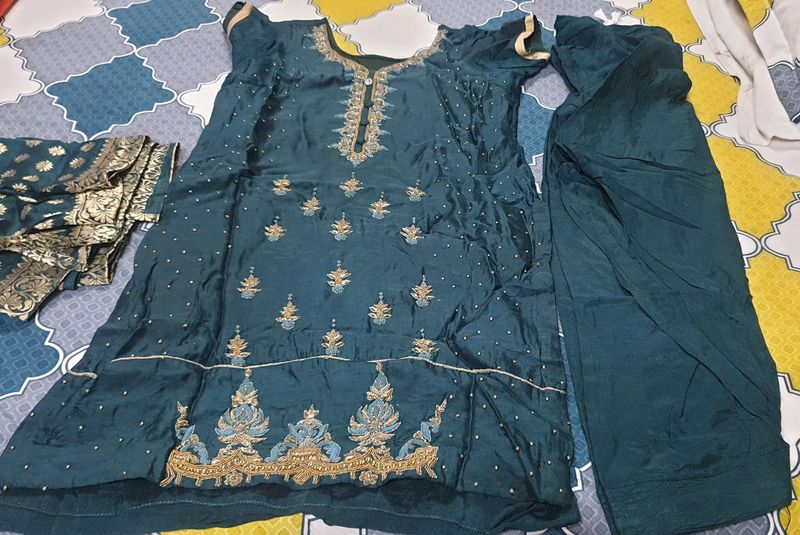 Suit For Wedding With Banarsi Dupatta