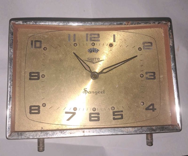 NON WORKING Vintage Metal Clock