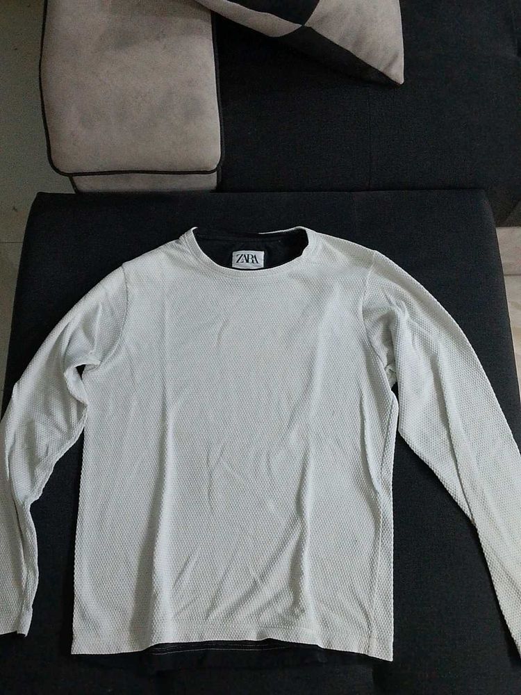I Am Selling a Full Sleeve White Men&#39;s Tshirt
