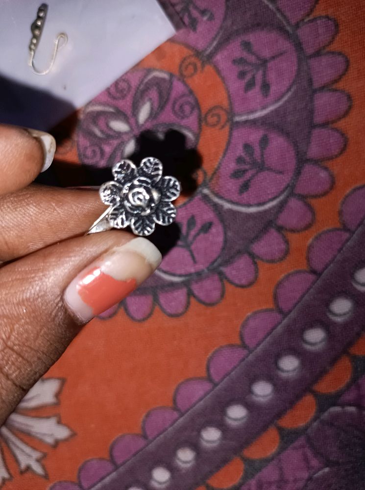 4 Silver Metal Nose Pin And 1 Golden Nose Pin (Maharashtrian)