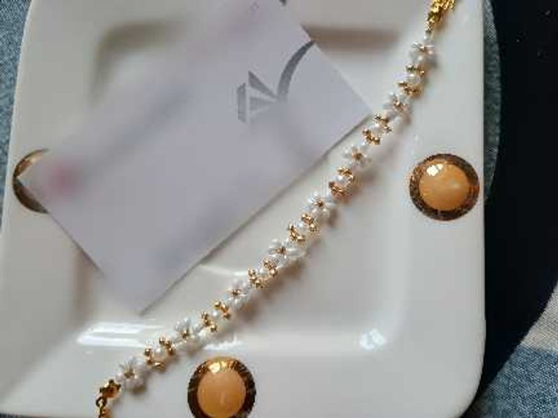 pearl bracelet