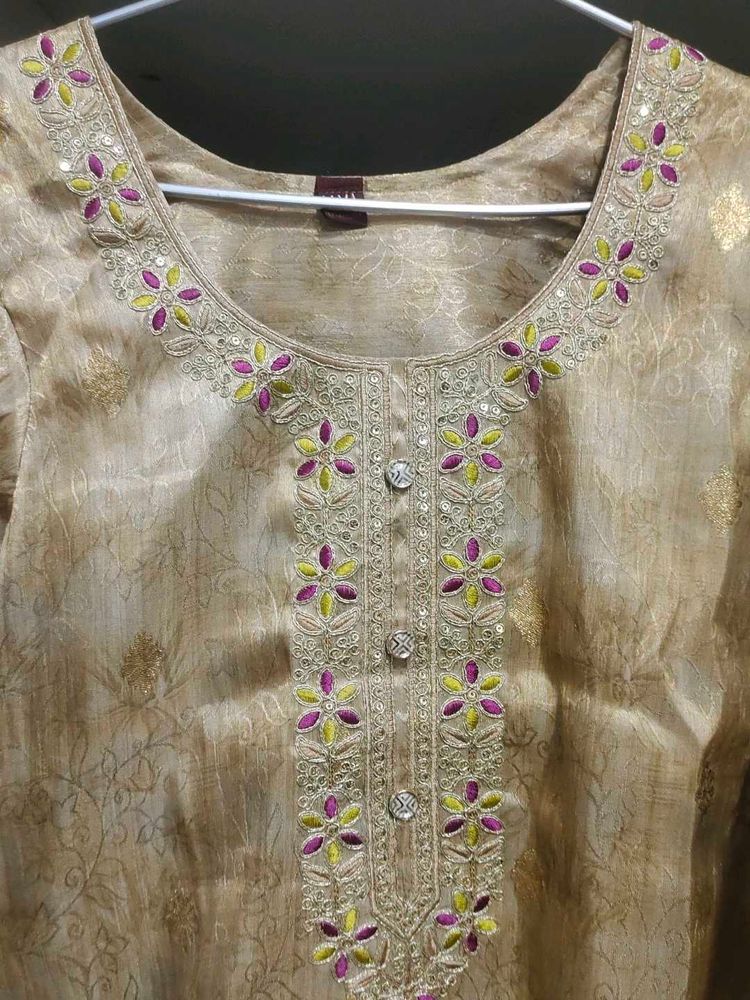 Beautiful Silk Suit Set 🤩