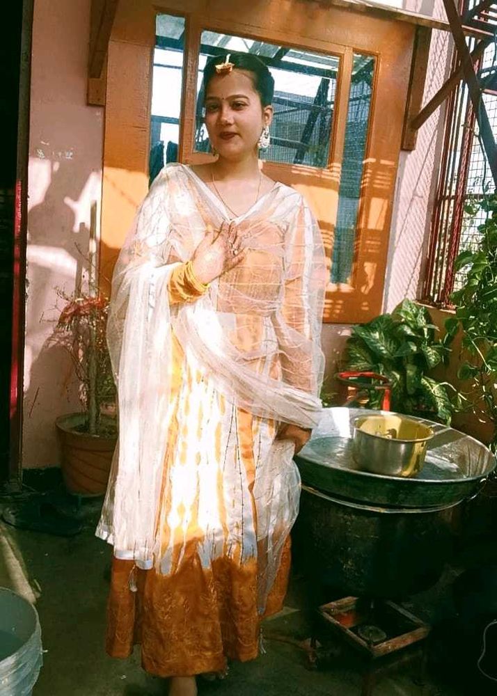 Yellow Nd White 3 Pise Suit