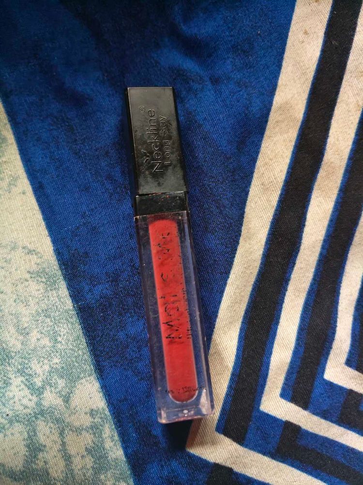 Neckline Long Stay Lipstick