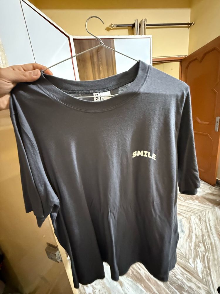 H&amp;M Relaxed Fit Tshirt