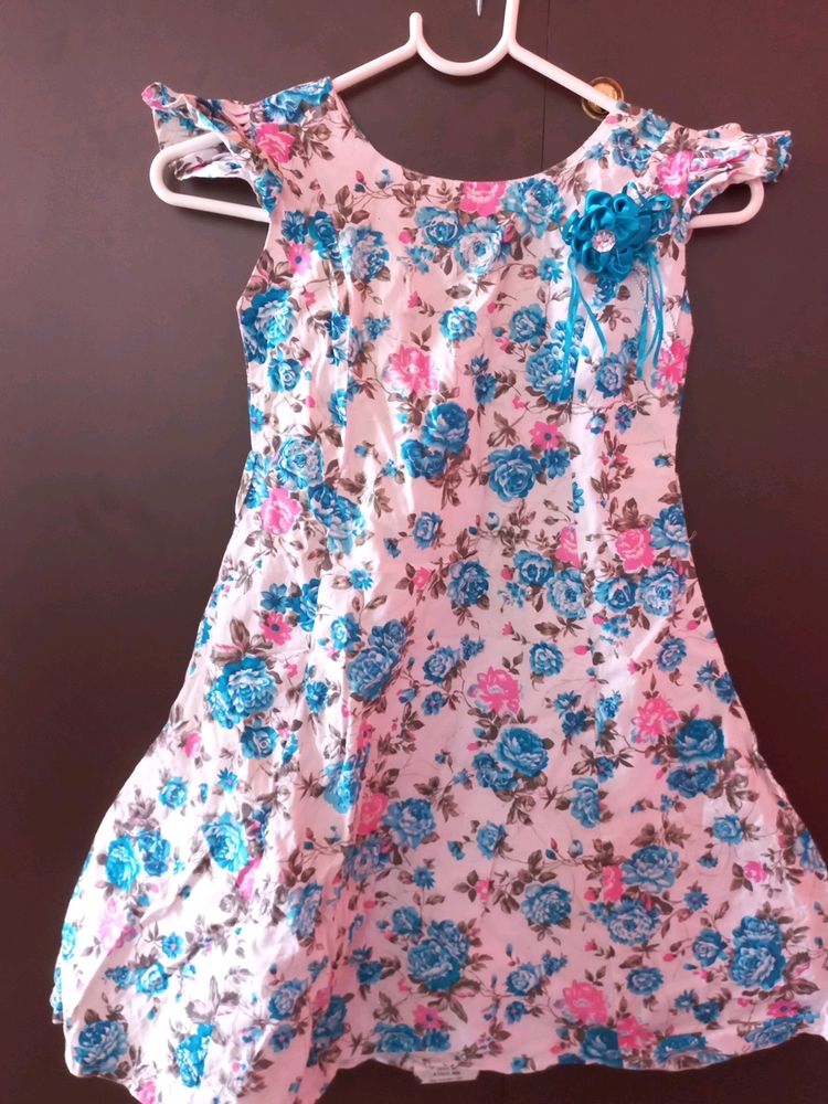 Pure cotton blue and white, printed kid&#39;s frock, knee lenght