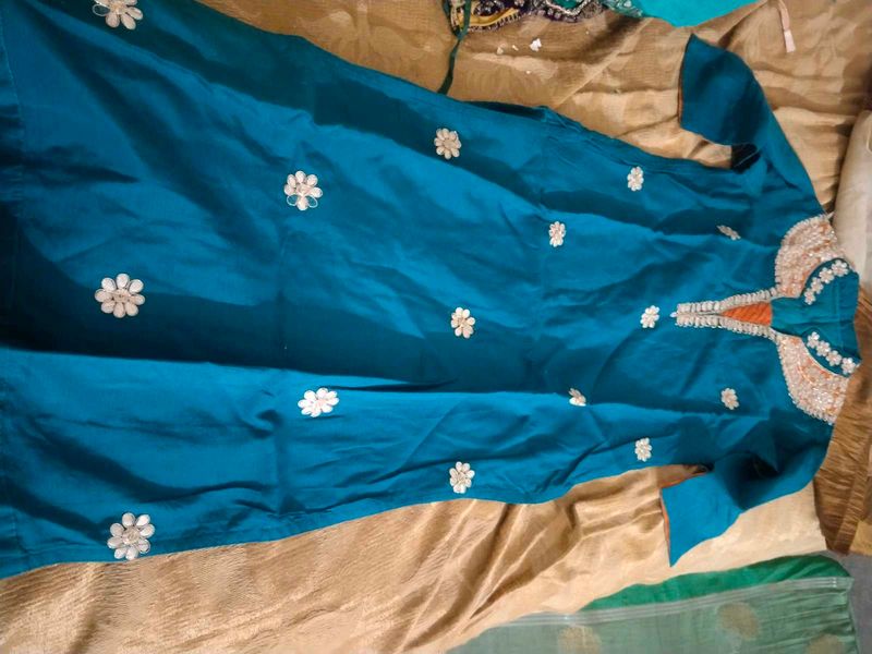 Elegant Blue Embroidered Kurta Kurt