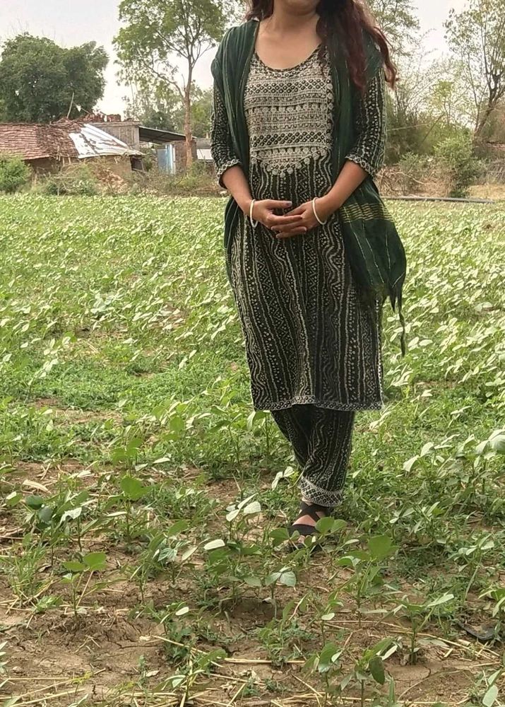 Beautiful Suit Only 800