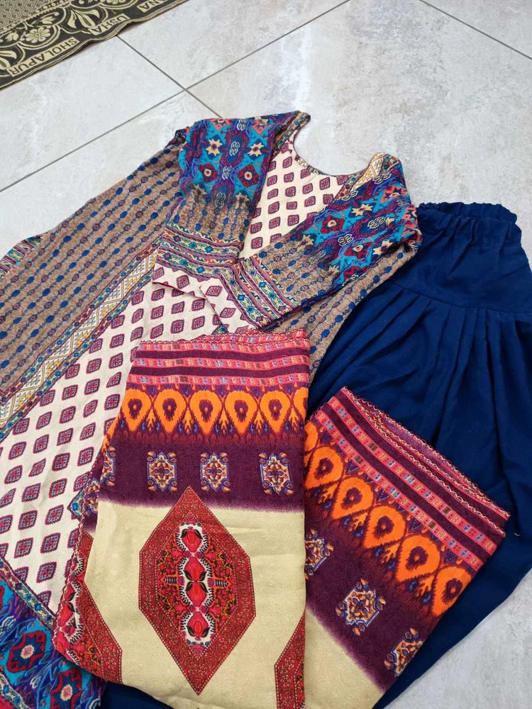 Woolen Ethnic Kurta Set with Shawl