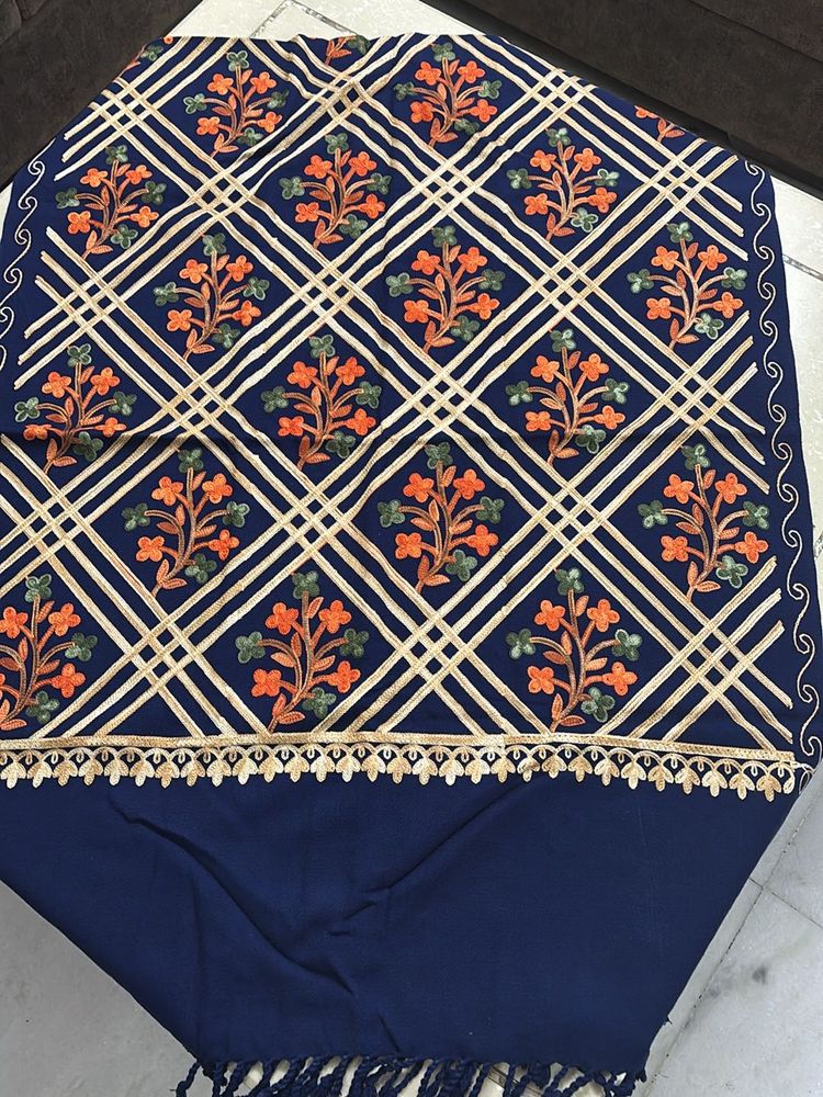 BRAND NEW WOOLLEN SHAWL