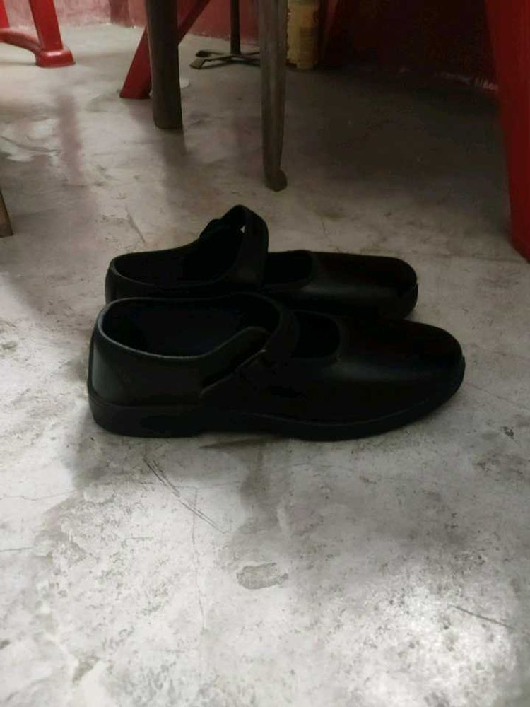 School Black Shoes