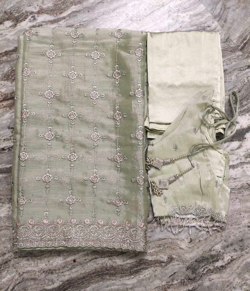 Saare With Blouse And Satin Petticoat