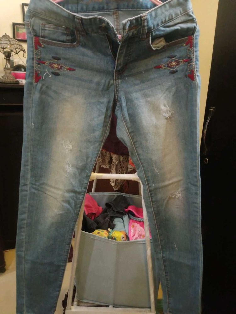 Embroidered Detail Jeans