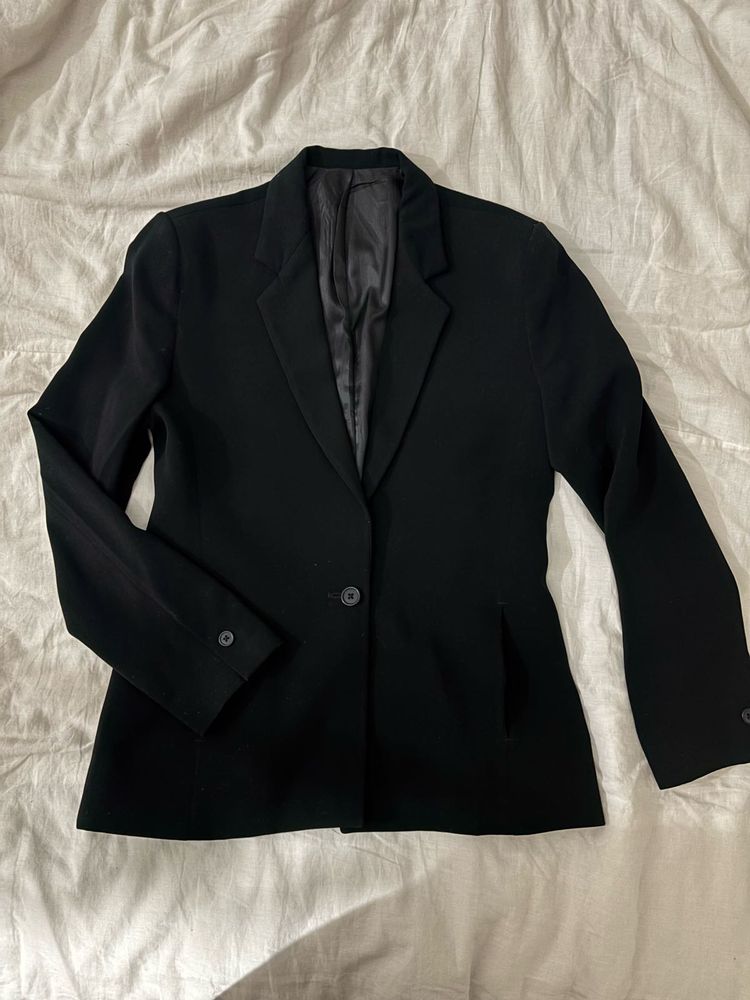 Black Blazer - Stylish &amp; Versatile