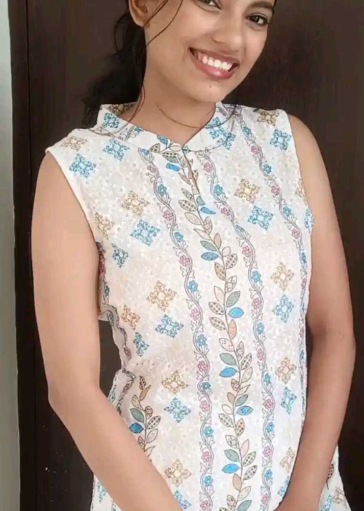 Sleeveless Floral Print Top