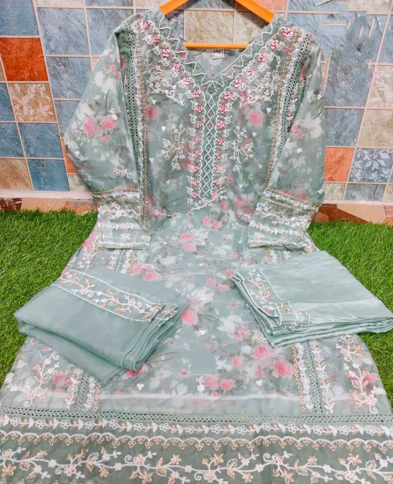 Festive Wear Pakistani Suit