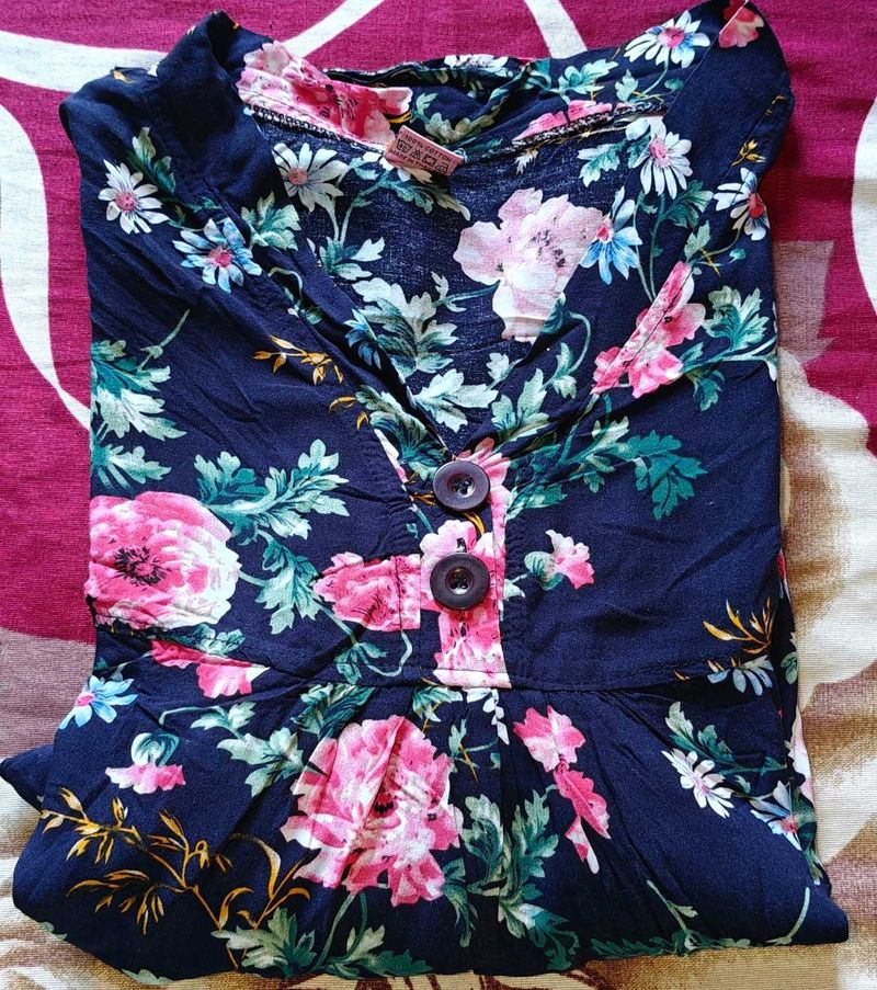 Floral Button-Front Top Size L