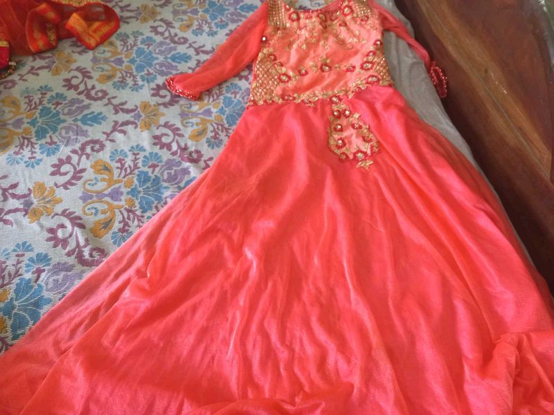 This is A Gown Very Beautiful And Embroidered