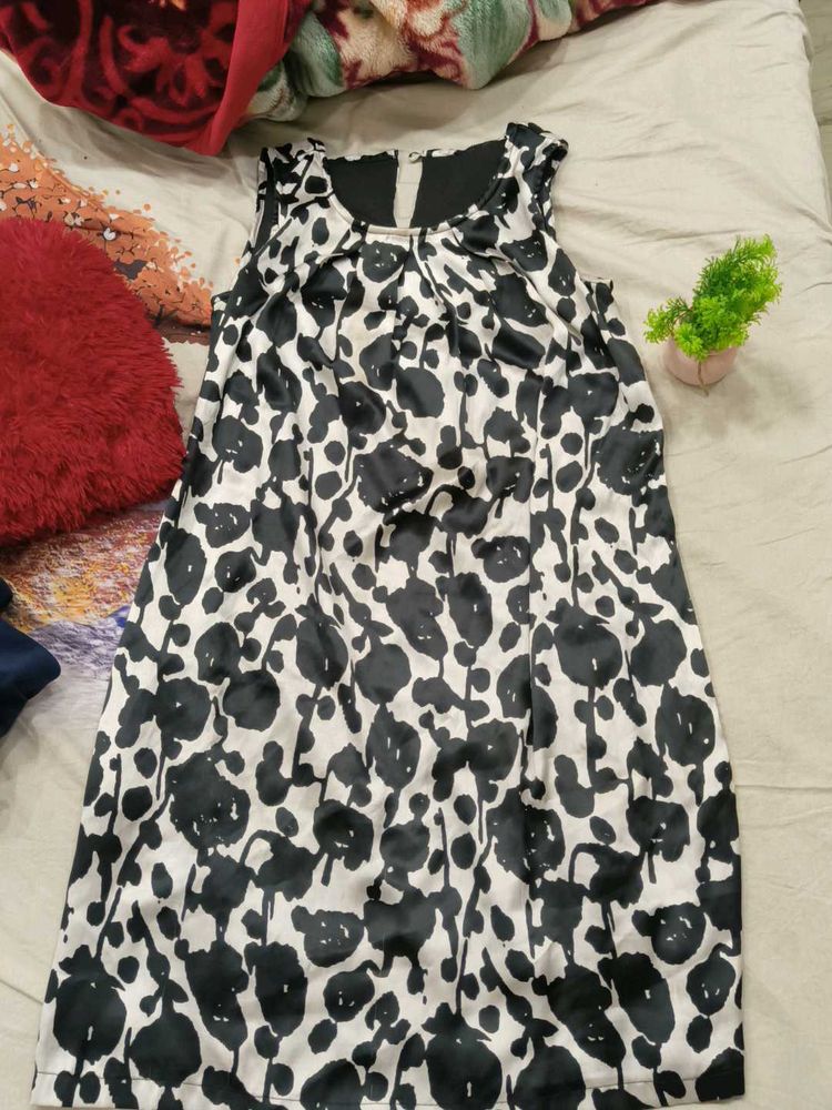 Chic Black &amp; White Print Dress