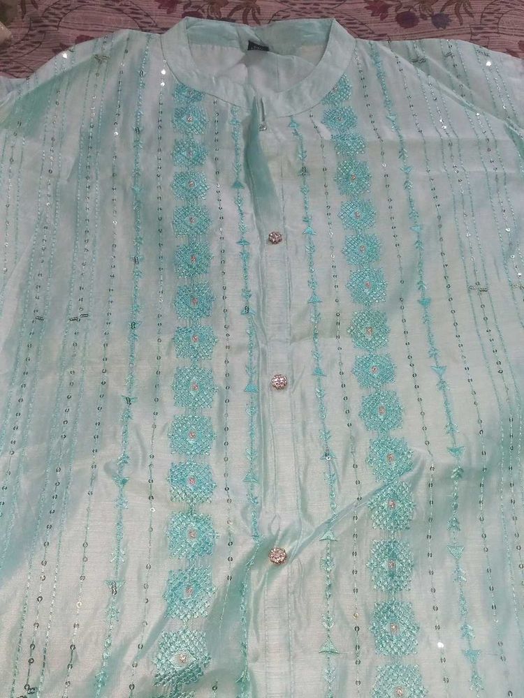Women&#39;s Embroidered Kurta