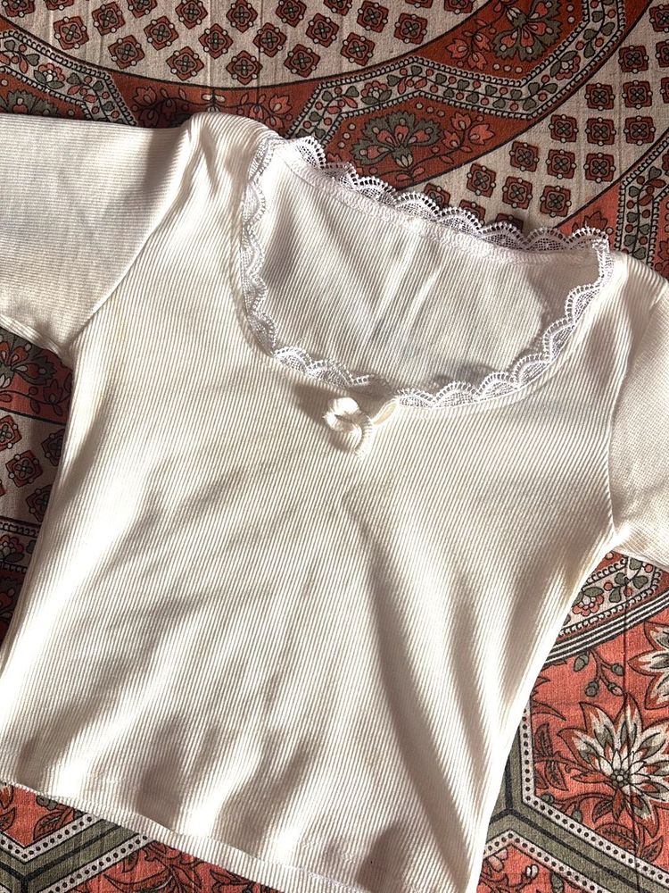 LACE DESIGNER KNITTED WHITE TOP