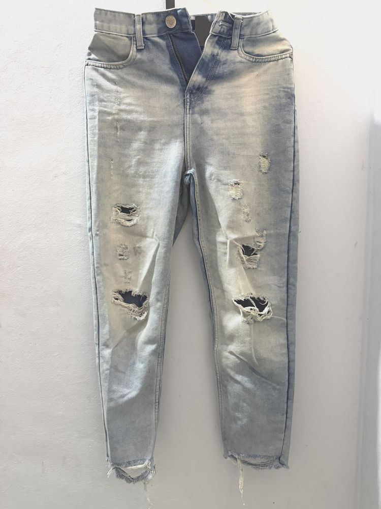 Ripped Light Wash Jeans(26)