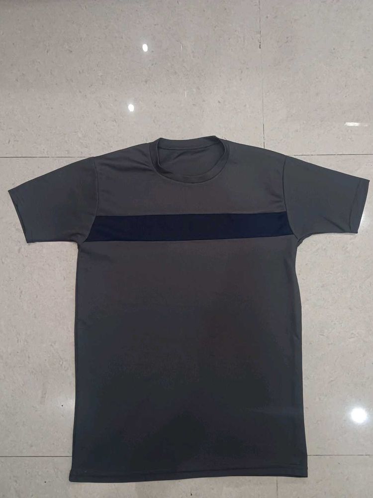 An Used T Shirt 👕 Grey Colour