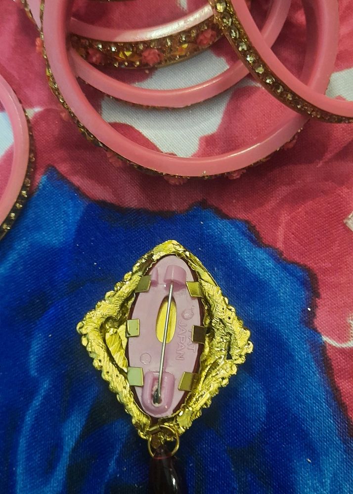 Beautiful Bangle Set With Free Saree Pin