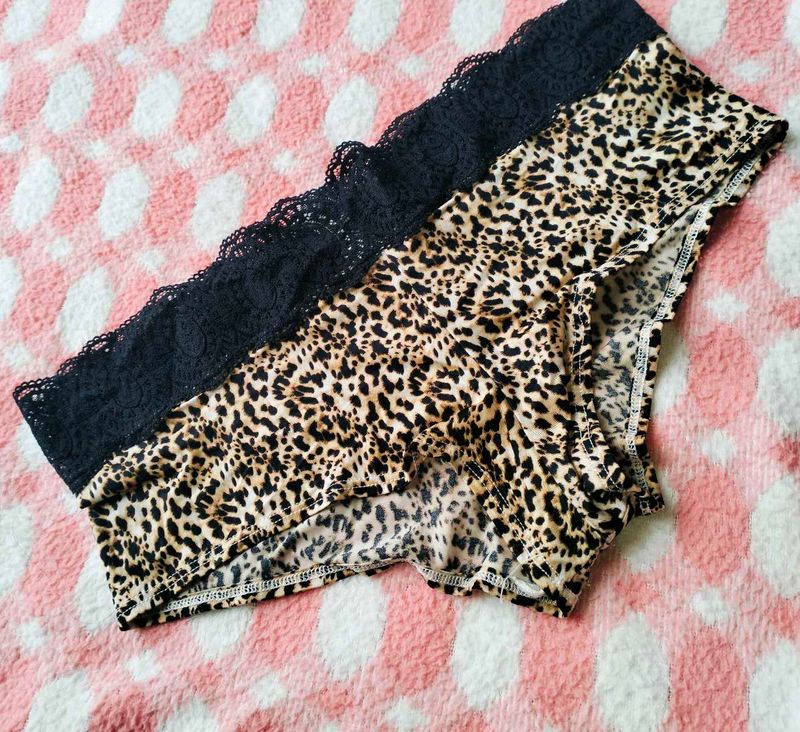 Victoria&#39;s Secret Leopard Print &amp; Lace Brief