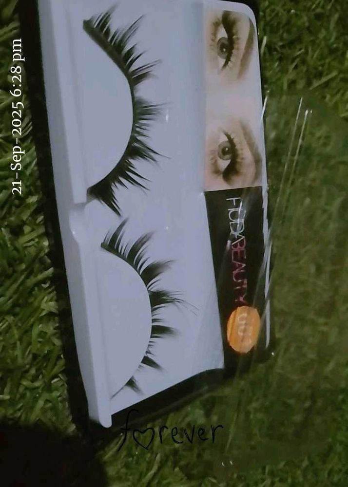 Huda Beauty False Lashes - #001