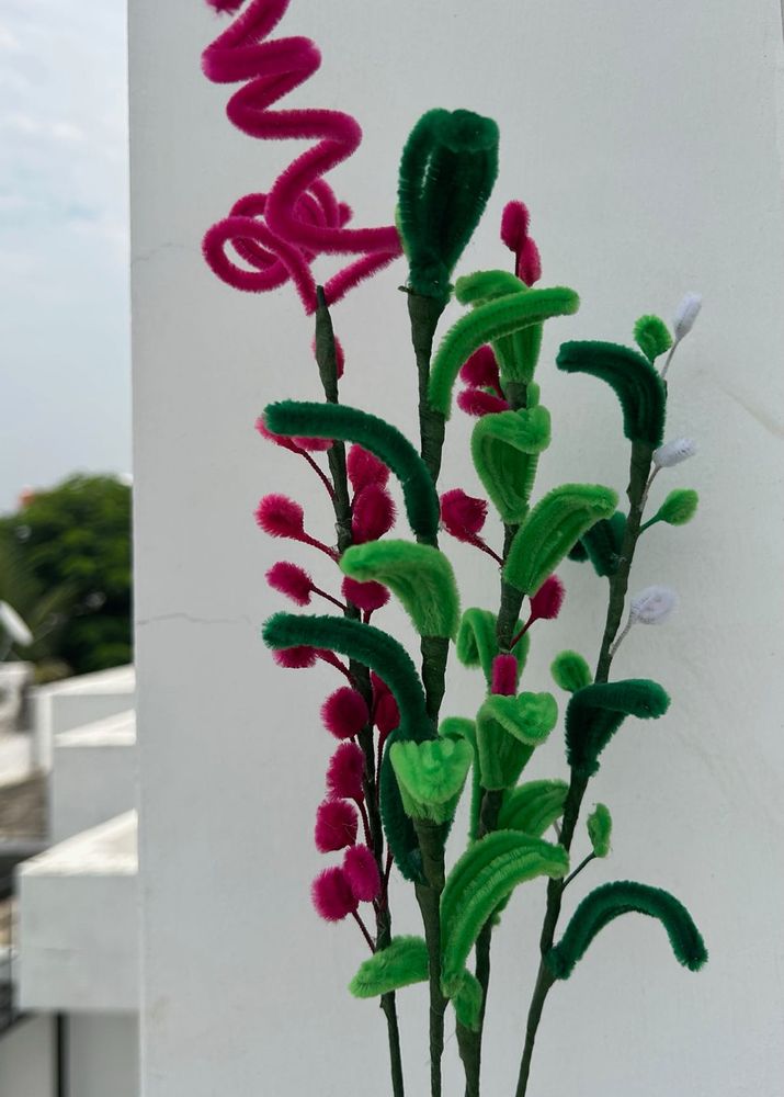 Colourful green sticks🌿Pipe cleaner flowers