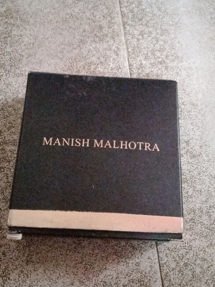 Myglamm Manish Malhotra Skin Awakening Compact