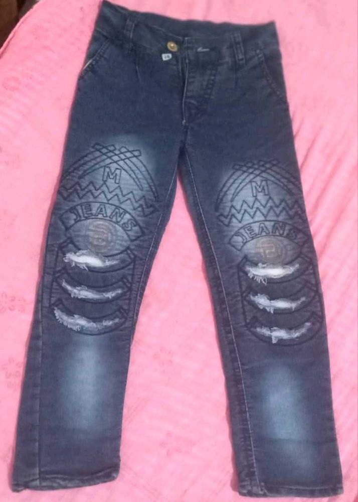 Boy&#39;s Distressed Jeans