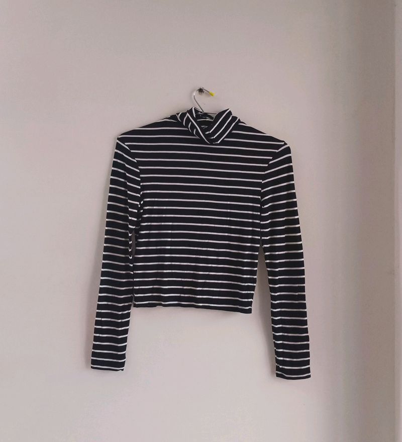 H&amp;M Turtleneck Tshirt Stripes Black White Navy