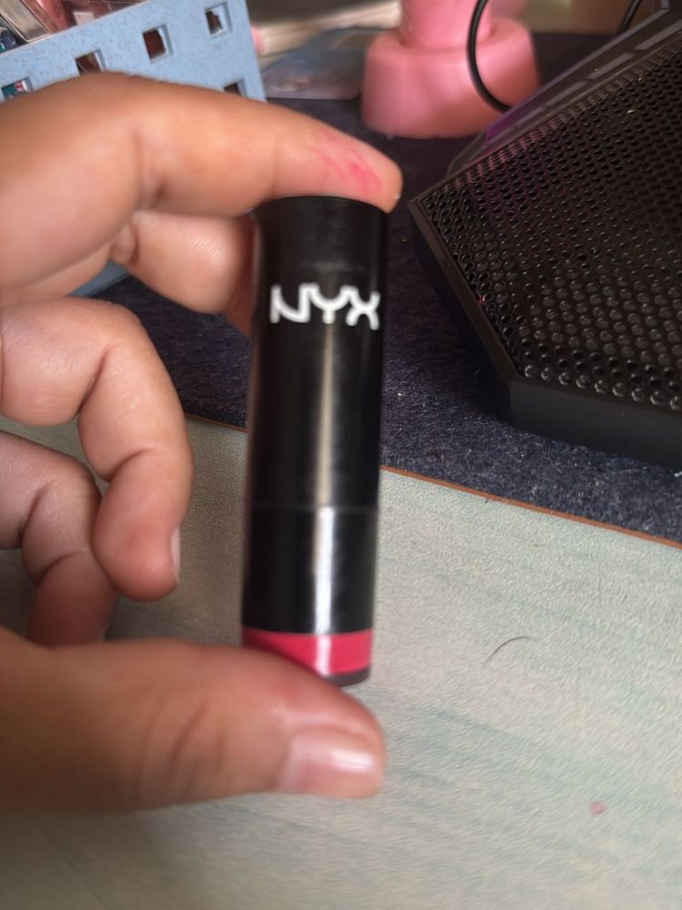 Nyx Lip Smacking Fun Color
