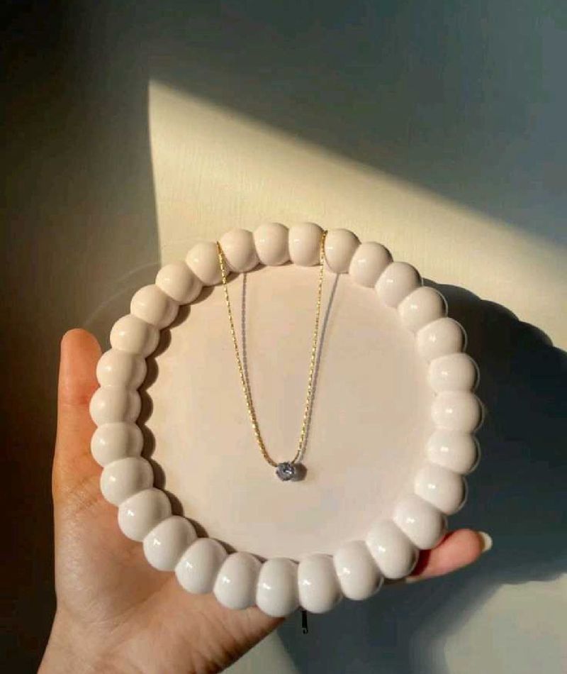 dainty gold necklace